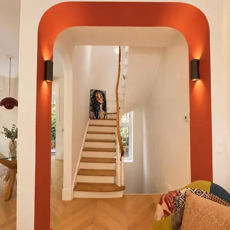 Villa House With Garden In