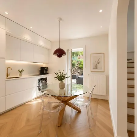 Villa House With Garden In Luxembourg